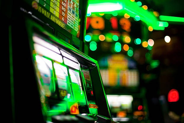 1win online weekly cashback leaderboard showing featured game and player rankings
